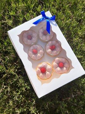 Raspberry tarts with ganache