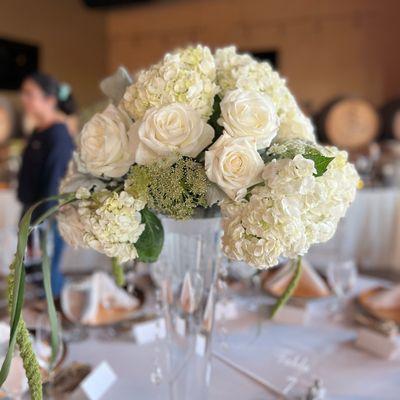 wedding flowers, flower arrangement, white roses, white rose, million star, hydrangea, large flower arrangement, wedding design, floral