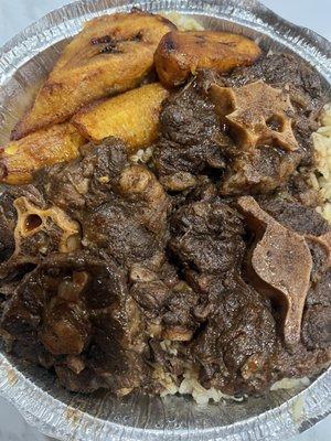 large oxtail with rice & pigeon peas, & plantains