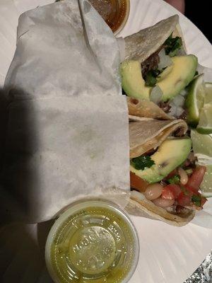 Super taco de lengua y asada