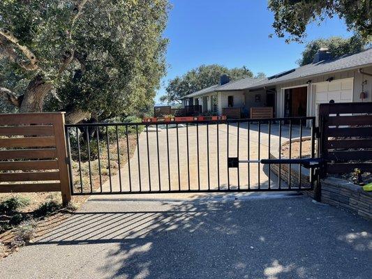 Install 12' aluminum gate between 2 5' Ipe 1x6 Fences