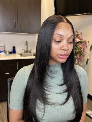 Layered straight wig