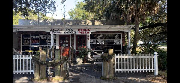 Front view of Ozona Pizza near Palm Harbor, Florida