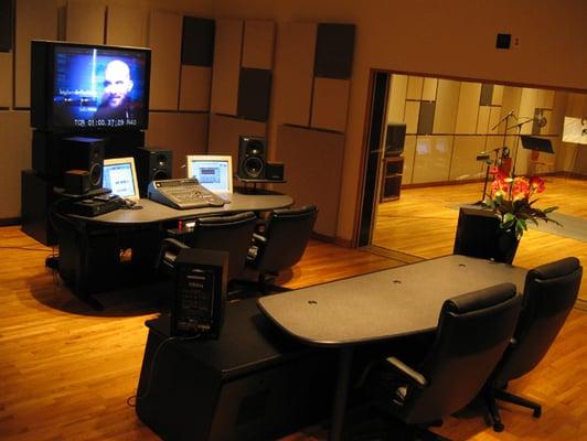 Dallas recording studio, Cakemix Recording produces On Hold For You telephone messaging.