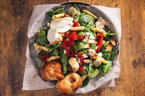 Farmer's Market Salad & Garlic Knots