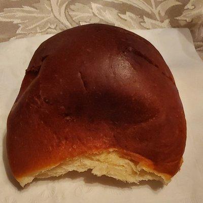 Burnt yeast roll.