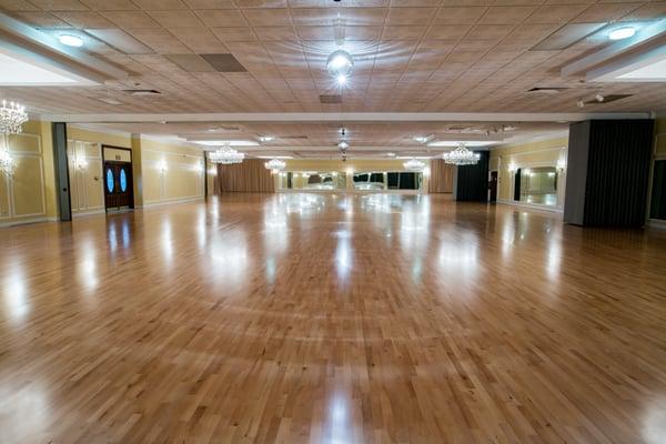 La Luna's 10,000 sq ft Grand Ballroom with one of the largest and best dance floor on the East Coast.