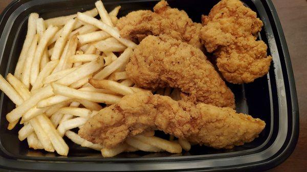 Chicken Tenders w/Fries