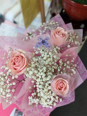 Hong style bouquet (3 roses pink, paper also picked pink).