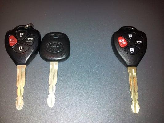 From left to right - Original key/remote, original valet key, and new eBay key/remote.