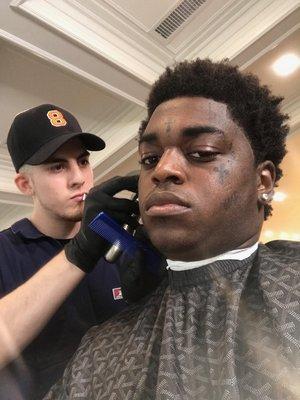 Barber @andrew.vizcarra taking care of artist @kodakblack