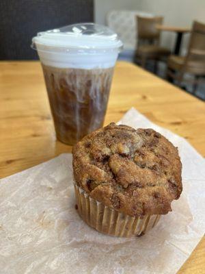 Cinnamon muffin and cold brew