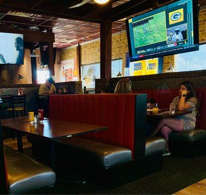 comfy booths ... large flatscreens