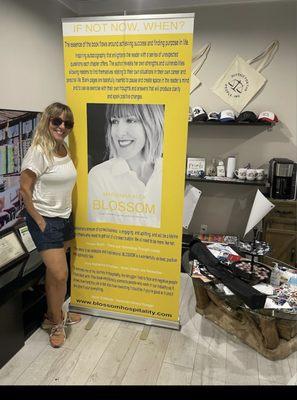 RETRACTABLE BANNERS HAPPY CUSTOMERS DELIVERANCE OF ETHICS WITH GRATITUDE