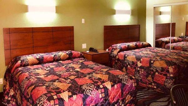 MH ExecutiveInn Hondo TX Guestroom TwoDouble