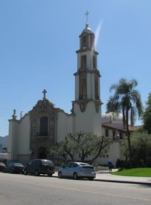 St. Charles Borromeo Parish in NoHo - as eclectic as they come:  long time SFV regular folks, Toluca Lake money, Hispanics, etc., etc.