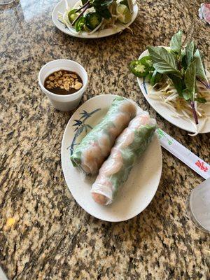 shrimp spring roll with peanut sauce