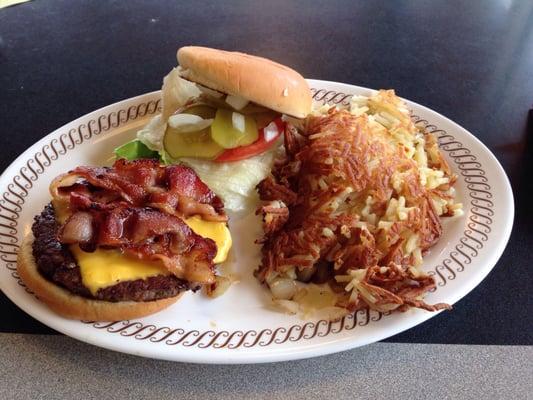 Bacon Angus Cheeseburger  Deluxe with hash browns scattered and smothered.