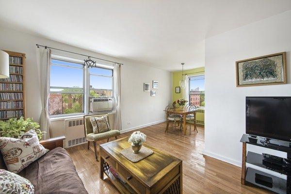 Jackson Heights corner 1-bed. In Contract OVER ASK after just ONE open house!