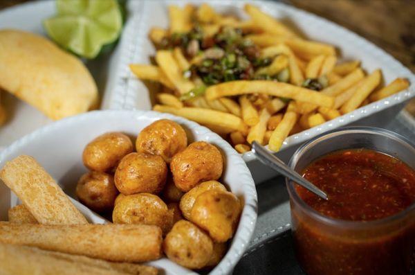 papa criolla con yuca frita