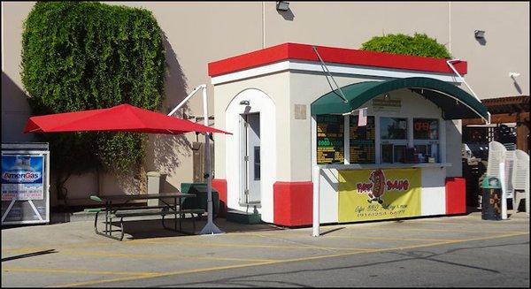 Fat Dawg Cafe is located in front of the Home Depot Stanford Ranch location, on Fairway Drive, in Roseville, CA.