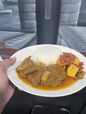 Steak & onions with white rice and pink beans