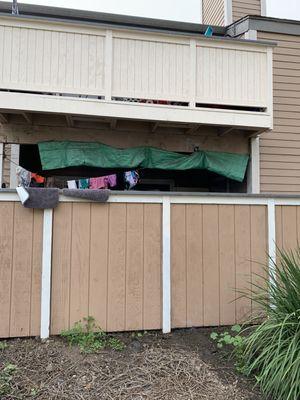 People are allowed to hang their clothes outside to dry.