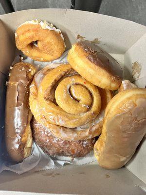 Cinnamon roll, chocolate bar, maple bar, apple fritter, chocolate crème filled.