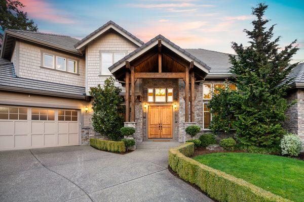 Le Chevalier Gem |
2600 Lorinda Lane; West Linn, Oregon