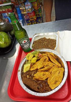 Bistec Encebollado  Arroz con guandules