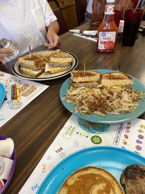 Breakfast sandwiches with hash browns