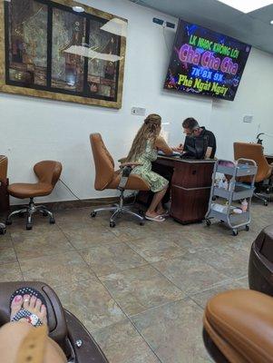 The lady before me getting a full set after her Pedi... The only other person before me...