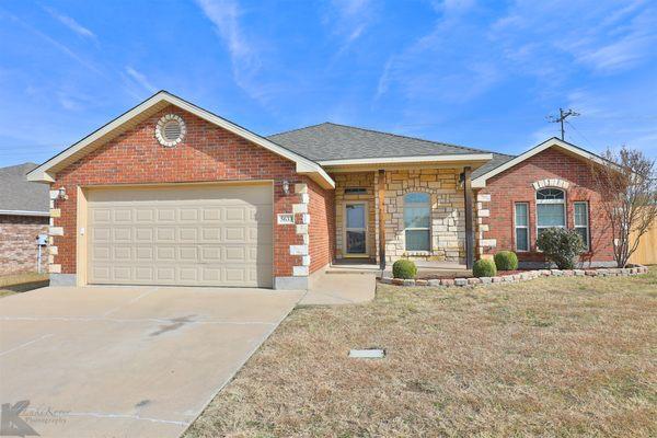 Beautiful home in Parkside Place currently under contract for sale.