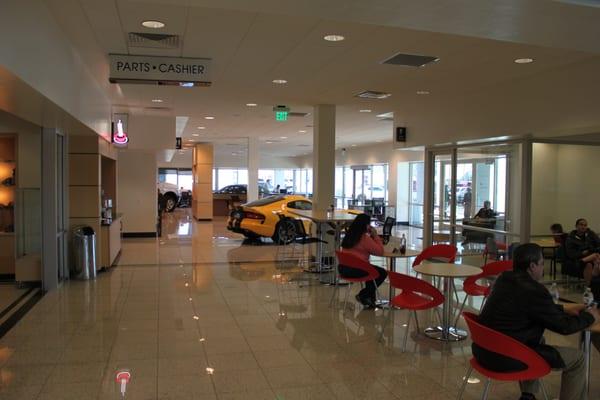 Our Internet Bar, and expansive Service Lounge are a great place to relax while waiting for your Dodge Ram Service