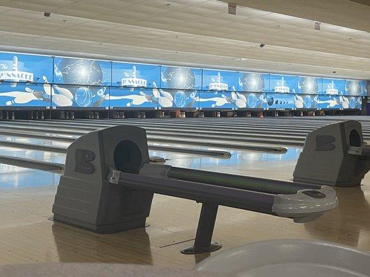 Beautiful shot of the bowling alley in a momentary lull.