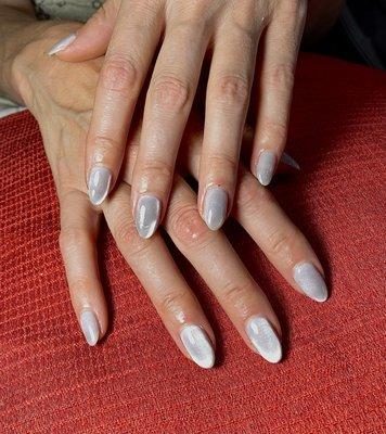 Cat-eye gel polish (silver) Manicure by Amber