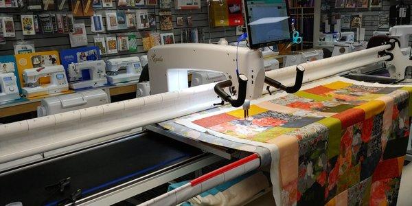 Long arm and mid arm quilting machines