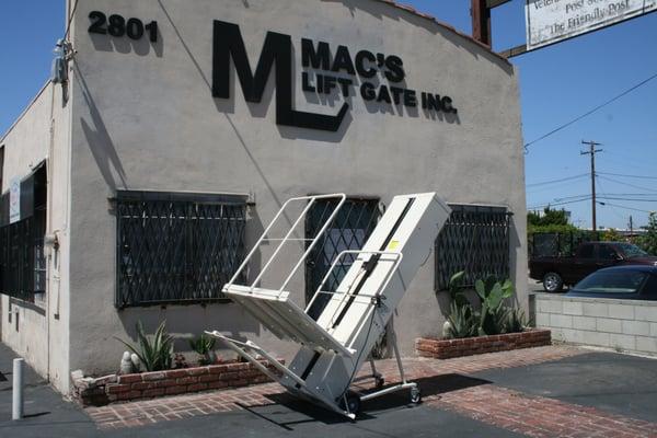 Mac's Portable Stage Lift