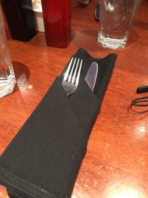 Someone knows how to fold a napkin