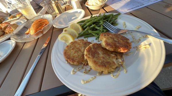 Crab cakes are good! Feels like Webbers is having a good 2022 summer. Food has been consistently great this year.