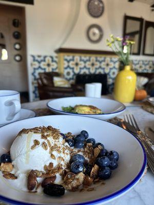 Yogurt and granola with fruit