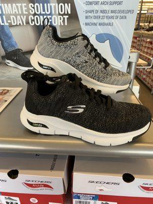 SKECHERS Warehouse Outlet