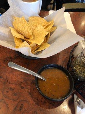 Starter complimentary chips.