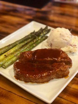 BBQ T3 boneless pork chops, mashed potatoes and asparagus