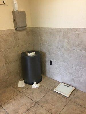 Another full trash in bathroom + no tp