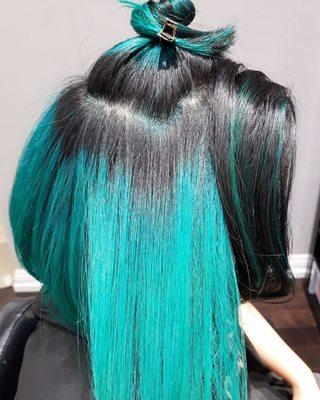 Super bright teal/turquoise mix on prelightened hair @colormecait