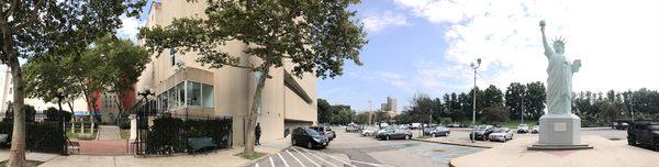 Panoramic view of Brooklyn Museum to the left; parking lot is to the right and around the statue!