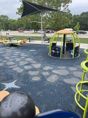 Wheel chair friendly carousel