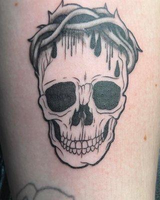 Skull with crown done by Brandon Lee! @dragonslairtattoo