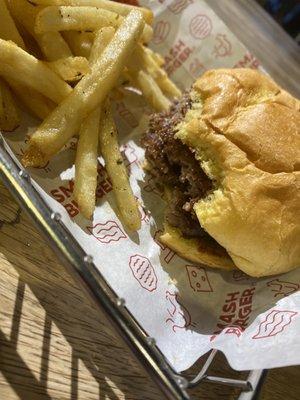 FRENCH FRIES CLASSIC SMASH BURGER